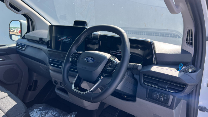 Ford Transit Custom E-320 L1 Rwd 100kW 71kWh H1 Van Limited Auto - Image 11